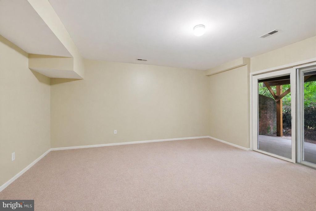 Image 49 of property listing at 22301 FLINTRIDGE DR, Brookeville, MD 20833