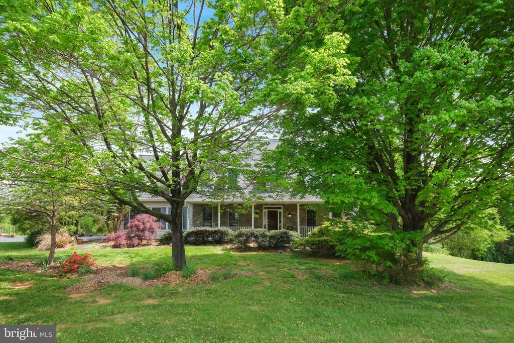 Image 54 of property listing at 22301 FLINTRIDGE DR, Brookeville, MD 20833