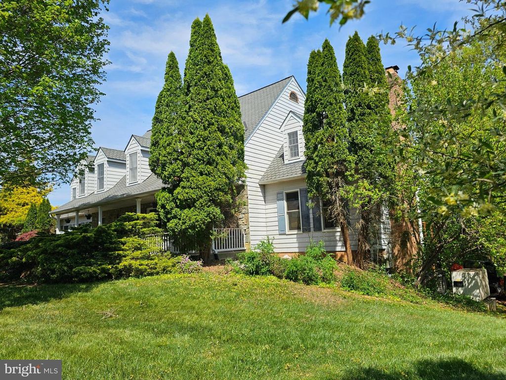 Image 55 of property listing at 22301 FLINTRIDGE DR, Brookeville, MD 20833
