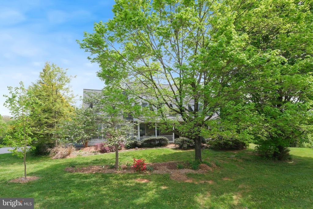 Image 56 of property listing at 22301 FLINTRIDGE DR, Brookeville, MD 20833