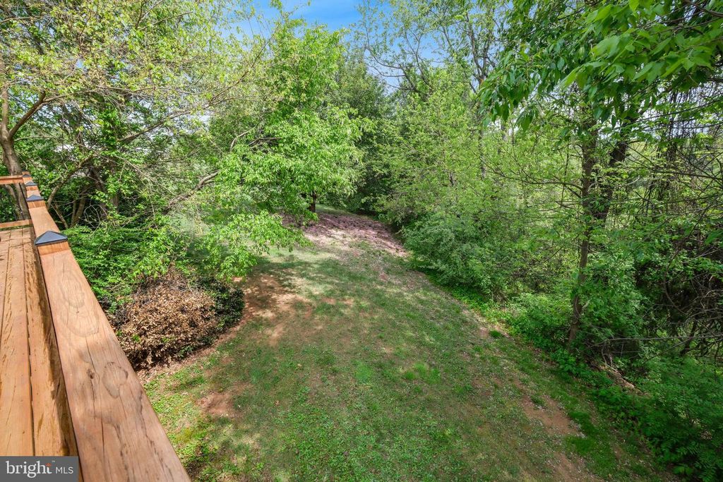 Image 60 of property listing at 22301 FLINTRIDGE DR, Brookeville, MD 20833