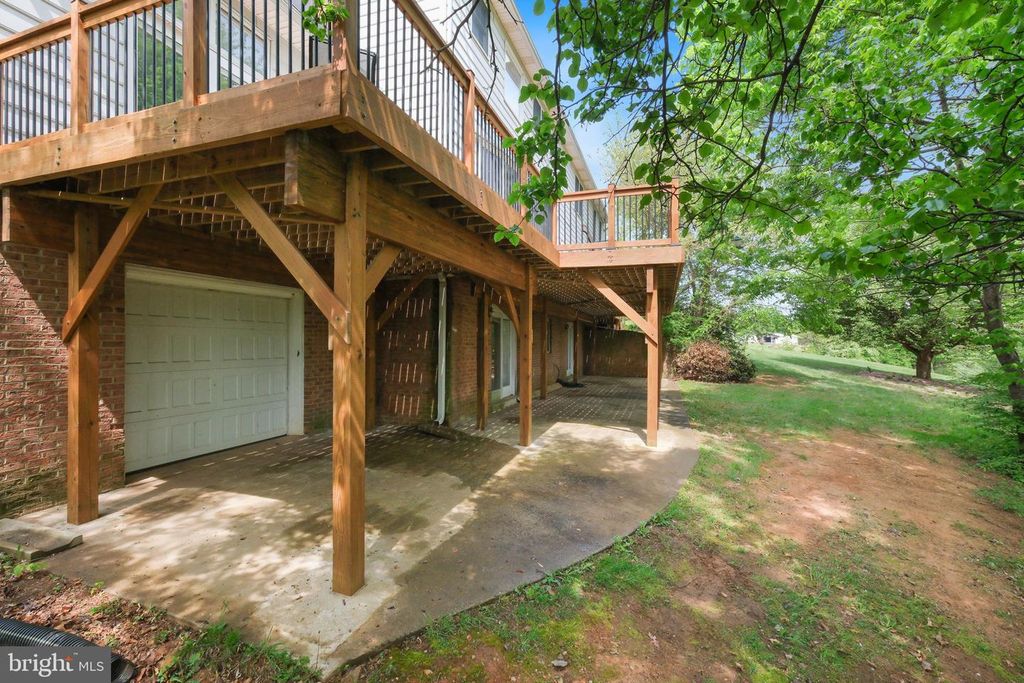 Image 61 of property listing at 22301 FLINTRIDGE DR, Brookeville, MD 20833