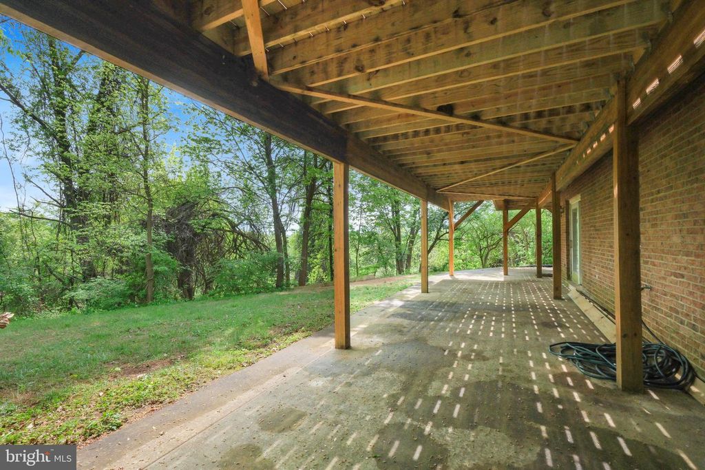 Image 62 of property listing at 22301 FLINTRIDGE DR, Brookeville, MD 20833