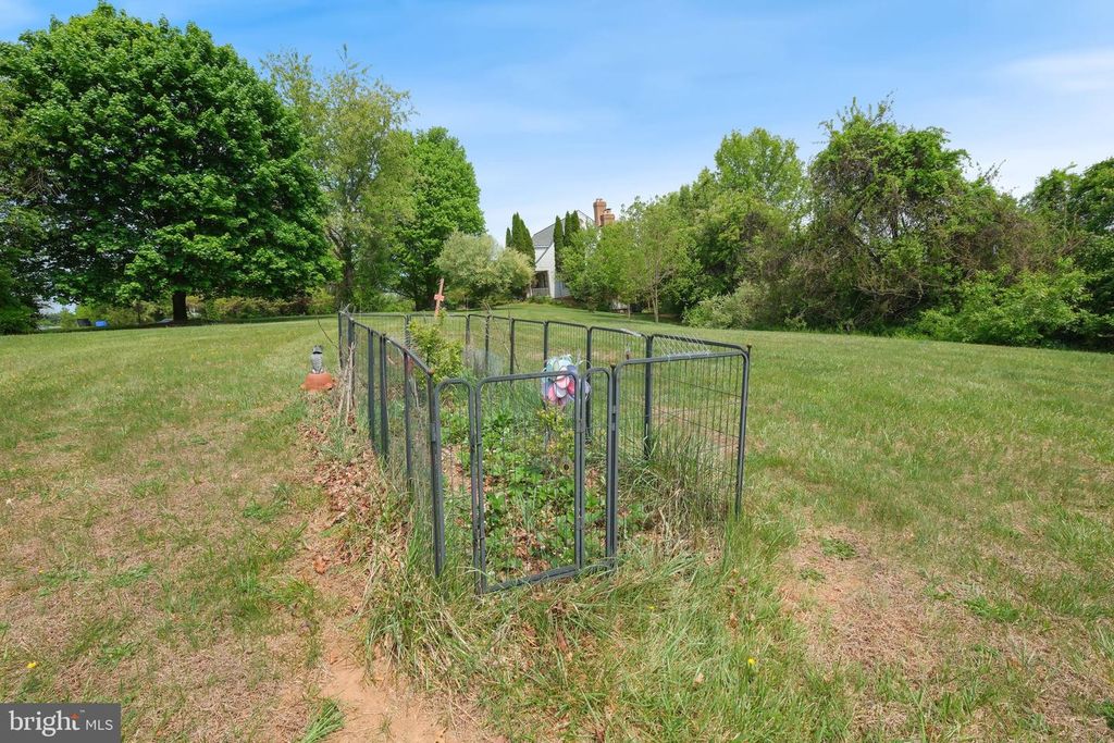 Image 66 of property listing at 22301 FLINTRIDGE DR, Brookeville, MD 20833