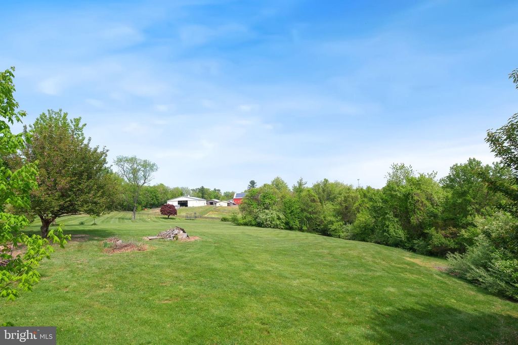Image 67 of property listing at 22301 FLINTRIDGE DR, Brookeville, MD 20833