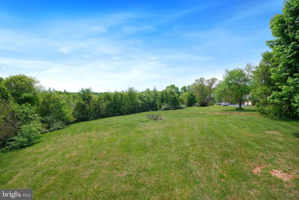Image 68 of property listing at 22301 FLINTRIDGE DR, Brookeville, MD 20833