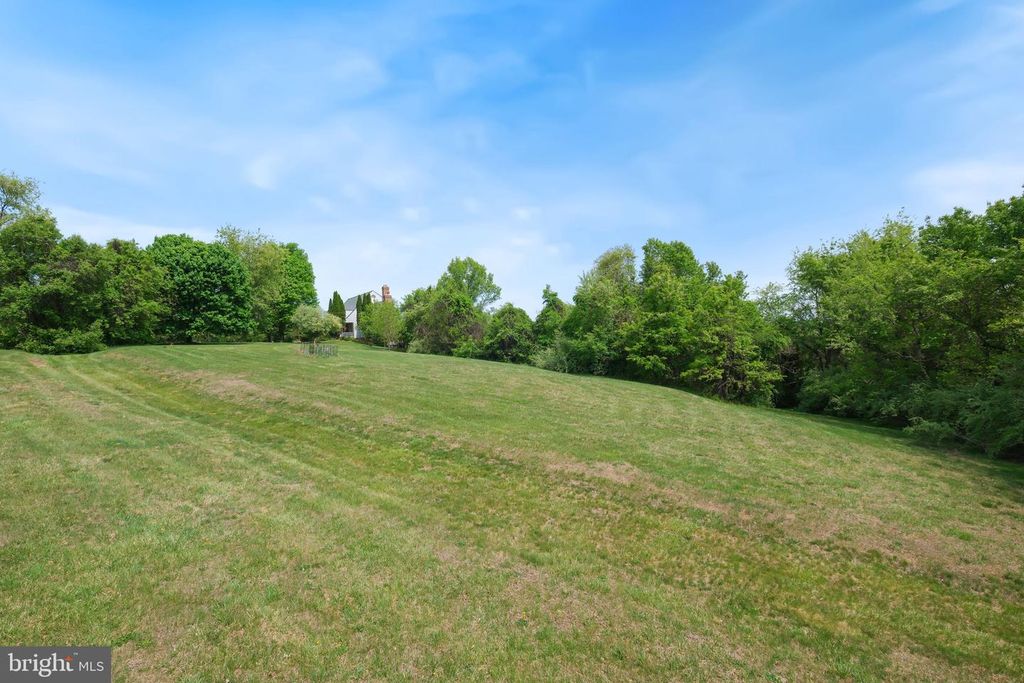 Image 69 of property listing at 22301 FLINTRIDGE DR, Brookeville, MD 20833