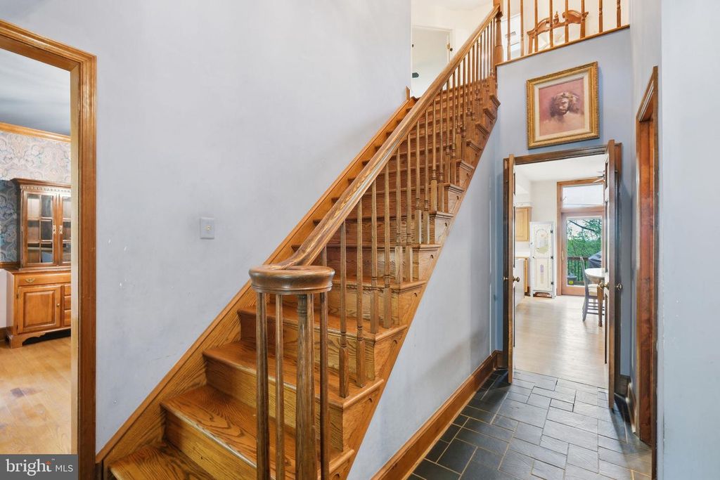 Image 8 of property listing at 22301 FLINTRIDGE DR, Brookeville, MD 20833