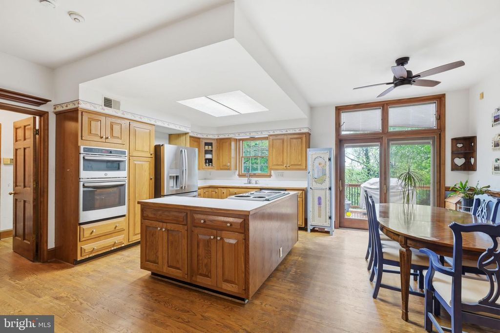 Image 9 of property listing at 22301 FLINTRIDGE DR, Brookeville, MD 20833