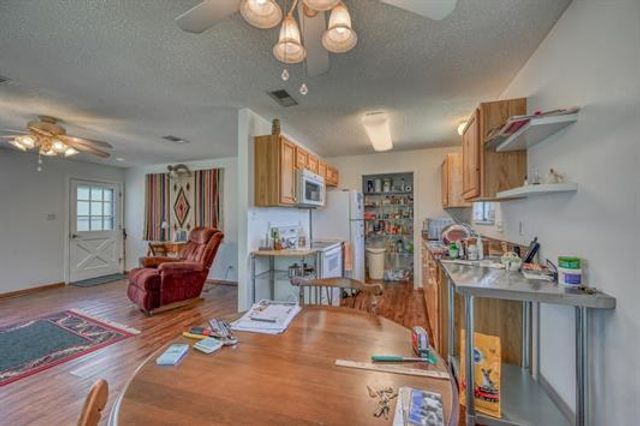 122 Ridge DR, Spicewood, TX 78669