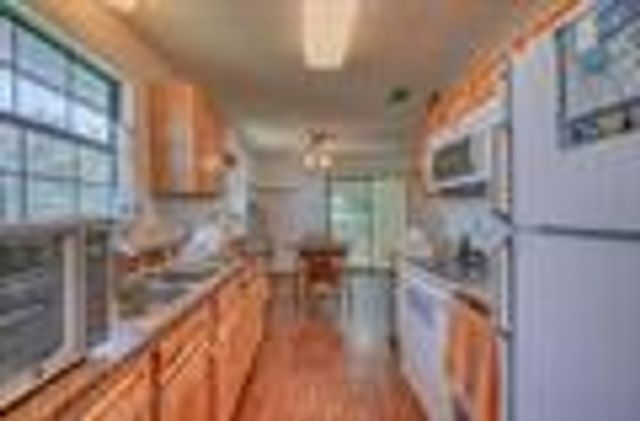 122 Ridge DR, Spicewood, TX 78669