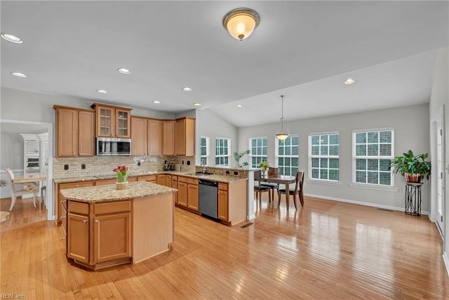 9359 Stonehouse GLN, Toano, VA 23168