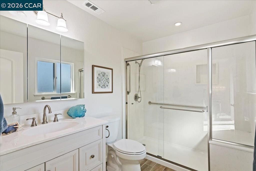 Image 18 of property listing at 407 407 Roanoke Dr, Martinez, CA 94553