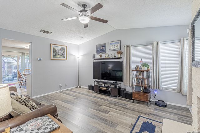 9606 SUGARLOAF DR, San Antonio, TX 78245