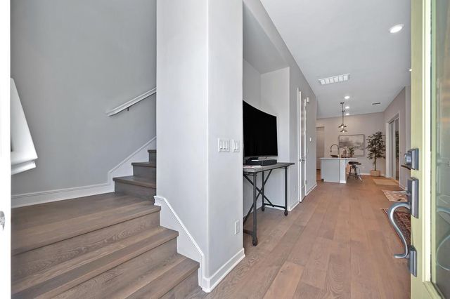 9 Fischbacher St, Sacramento, CA 95816