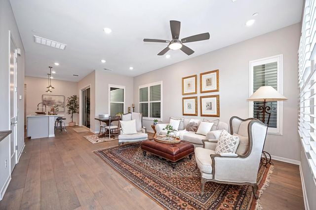 9 Fischbacher St, Sacramento, CA 95816