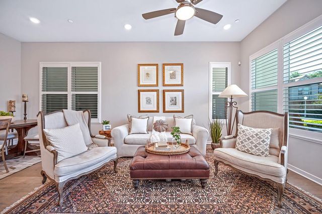 9 Fischbacher St, Sacramento, CA 95816