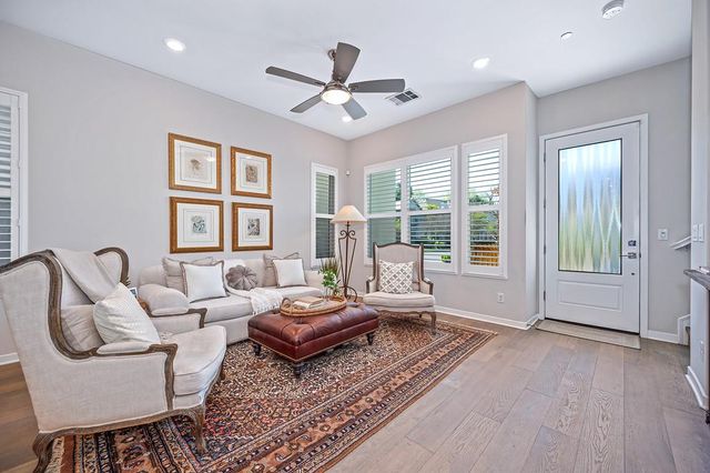 9 Fischbacher St, Sacramento, CA 95816