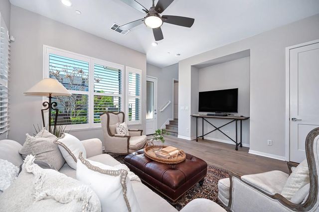 9 Fischbacher St, Sacramento, CA 95816