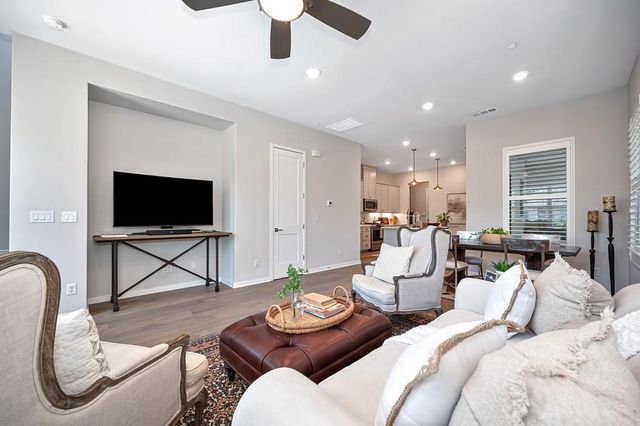 9 Fischbacher St, Sacramento, CA 95816