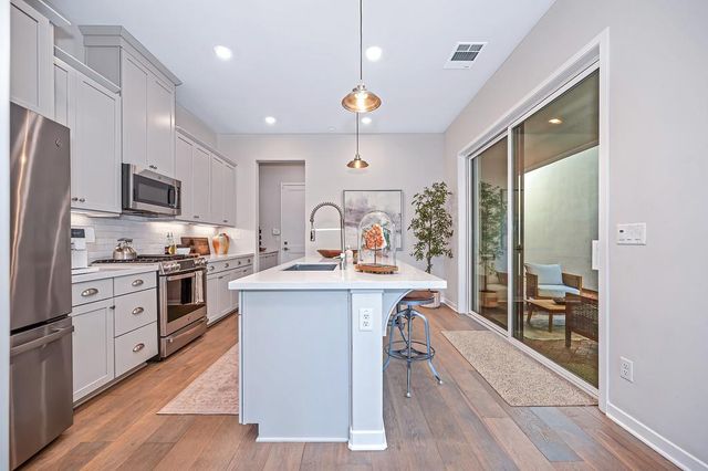 9 Fischbacher St, Sacramento, CA 95816