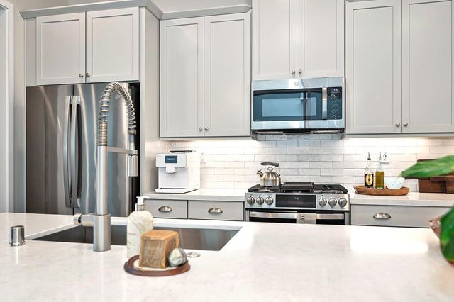 9 Fischbacher St, Sacramento, CA 95816