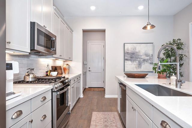 9 Fischbacher St, Sacramento, CA 95816