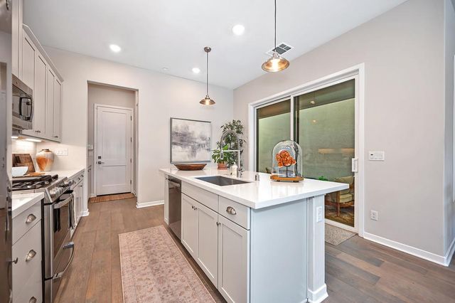 9 Fischbacher St, Sacramento, CA 95816