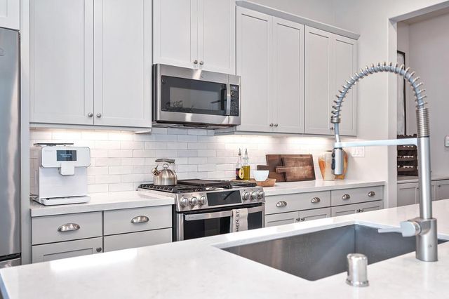 9 Fischbacher St, Sacramento, CA 95816