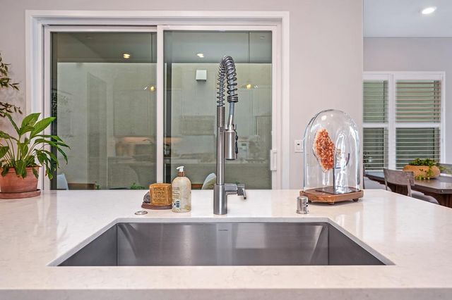 9 Fischbacher St, Sacramento, CA 95816