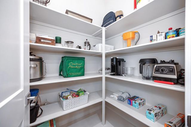 9 Fischbacher St, Sacramento, CA 95816