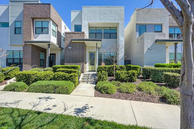 9 Fischbacher St, Sacramento, CA 95816