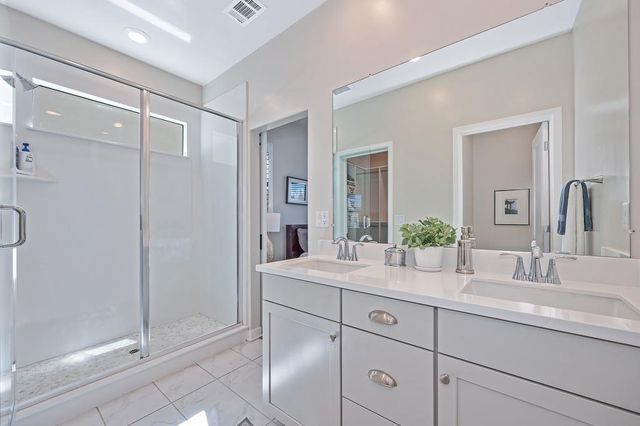 9 Fischbacher St, Sacramento, CA 95816