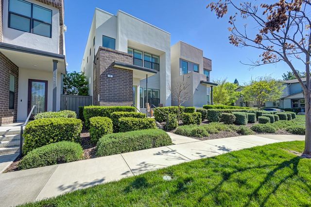 9 Fischbacher St, Sacramento, CA 95816