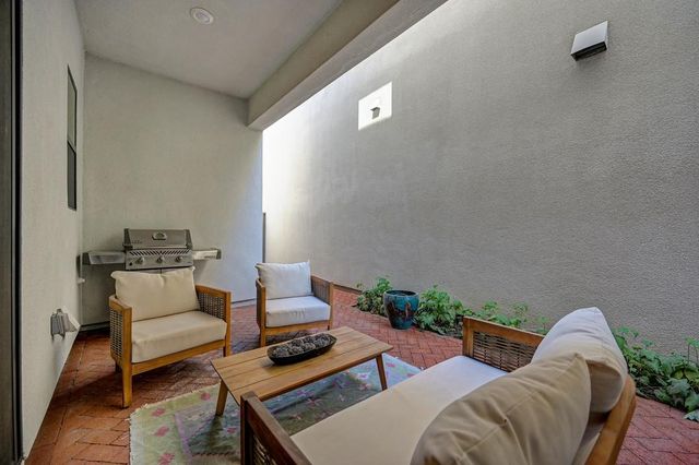 9 Fischbacher St, Sacramento, CA 95816