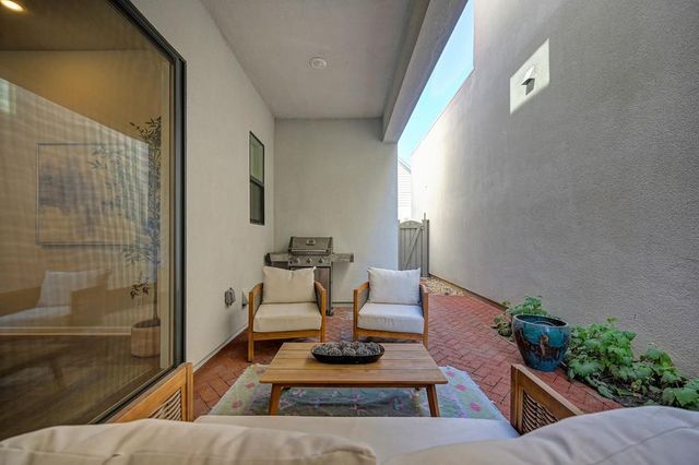 9 Fischbacher St, Sacramento, CA 95816