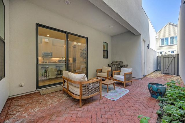 9 Fischbacher St, Sacramento, CA 95816