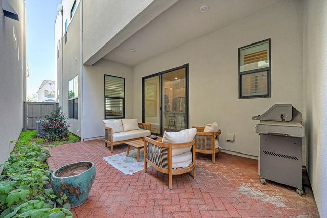 9 Fischbacher St, Sacramento, CA 95816