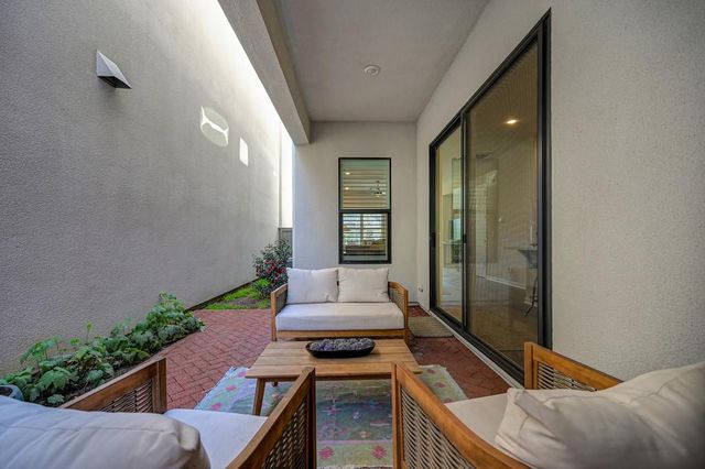 9 Fischbacher St, Sacramento, CA 95816