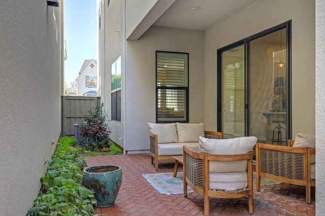 9 Fischbacher St, Sacramento, CA 95816