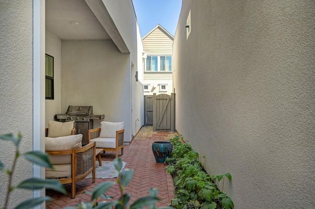 9 Fischbacher St, Sacramento, CA 95816