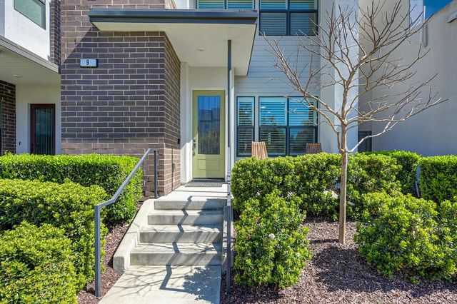 9 Fischbacher St, Sacramento, CA 95816