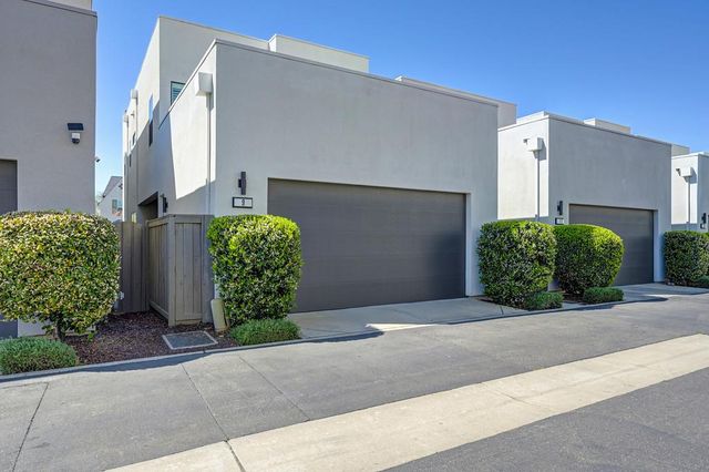 9 Fischbacher St, Sacramento, CA 95816