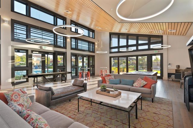 9 Fischbacher St, Sacramento, CA 95816