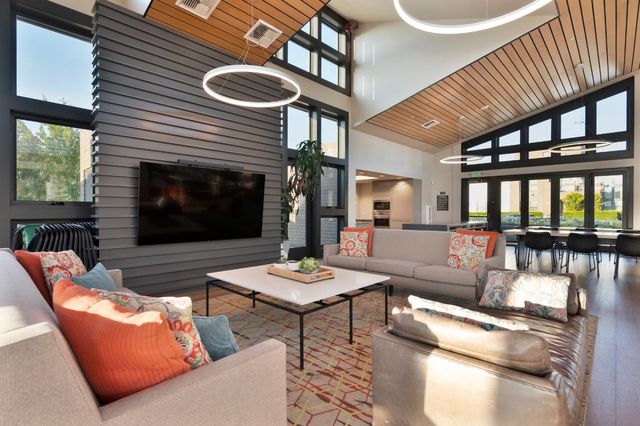 9 Fischbacher St, Sacramento, CA 95816