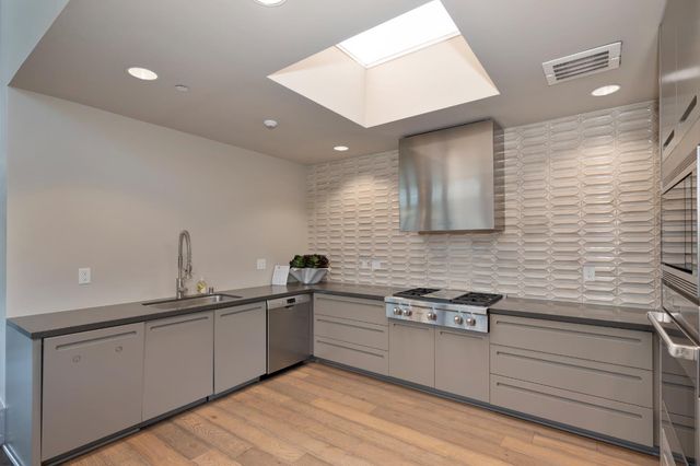 9 Fischbacher St, Sacramento, CA 95816