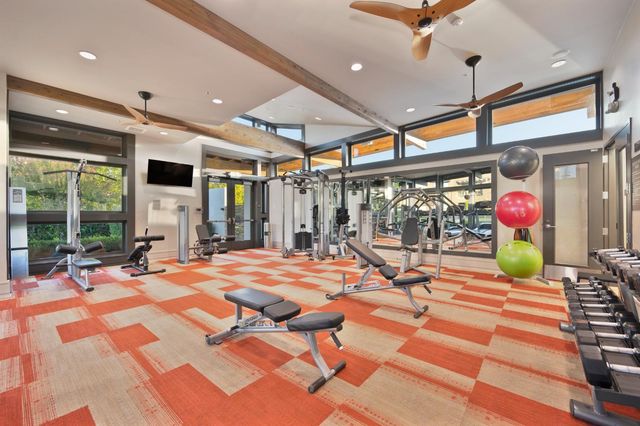 9 Fischbacher St, Sacramento, CA 95816