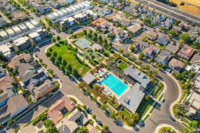 9 Fischbacher St, Sacramento, CA 95816