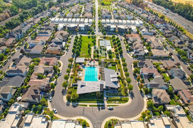 9 Fischbacher St, Sacramento, CA 95816