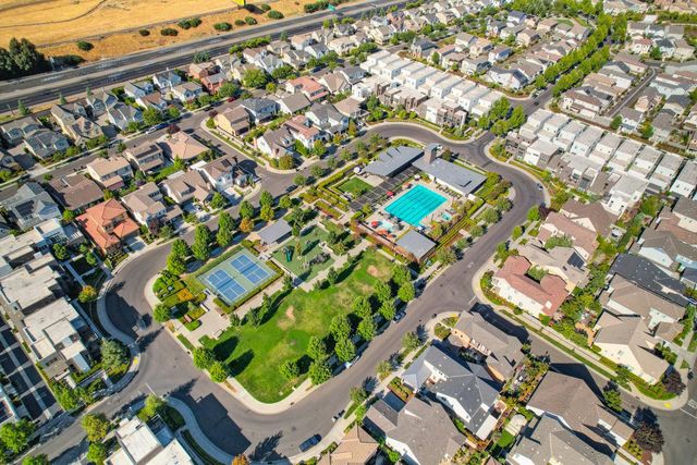 9 Fischbacher St, Sacramento, CA 95816